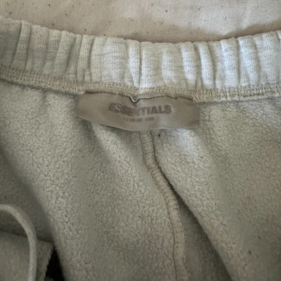 Essentials Sweatpants L - Picture 2 of 4